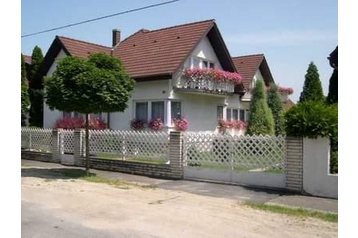 Hungría Privát Siófok, Exterior